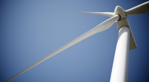 How long can a wind turbine propeller be so that it would not break?