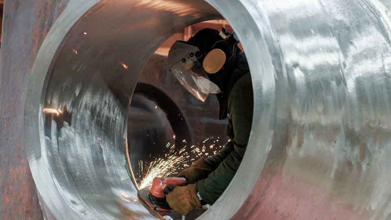 Machining of the inner surface of a nuclear reactor pressure vessel nozzle during manufacture. (Source: © Елена Бионышева-Абра / stock.adobe.com)
