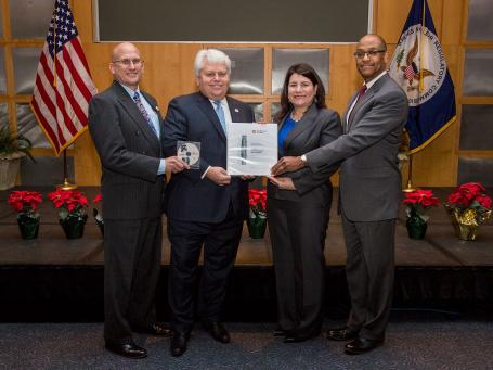 Representatives of the NRC receive NuScale’s application for the certification of its small modular reactor design. (Source: Wikipedia.org) Representatives of the NRC receive NuScale’s application for the certification of its small modular reactor design. (Source: Wikipedia.org)