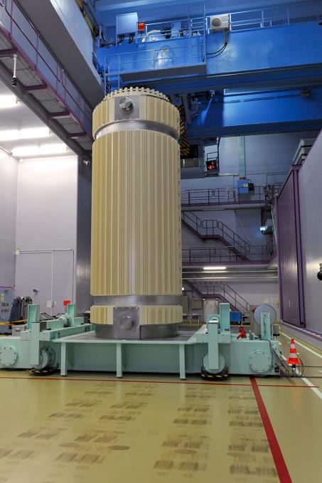 A transport and storage cask for spent nuclear fuel being handled inside an interim storage facility. Such casks provide containment, radiation shielding, decay heat removal and physical protection during transport and long-term storage. (Source: © fototrm12 / stock.adobe.com) A transport and storage cask for spent nuclear fuel being handled inside an interim storage facility. Such casks provide containment, radiation shielding, decay heat removal and physical protection during transport and long-term storage. (Source: © fototrm12 / stock.adobe.com)
