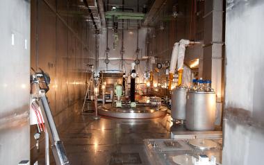 Hot cells enable the safe inspection, processing and packaging of highly radioactive waste using remotely operated equipment behind thick shielding walls. (Source: © fototrm12 / stock.adobe.com) Hot cells enable the safe inspection, processing and packaging of highly radioactive waste using remotely operated equipment behind thick shielding walls. (Source: © fototrm12 / stock.adobe.com)