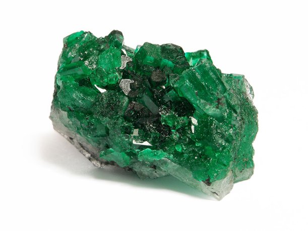 Emerald, gemstone variant of beryllium compound beryl. (Source: © photoworld / stock.adobe.com)